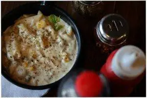 a bowl of macaroni and cheese on a table